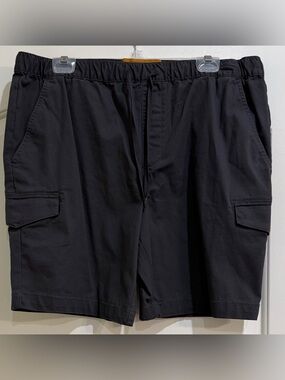 Men’s Red Camel Dark Gray Cargo Shorts. Size L. NWT